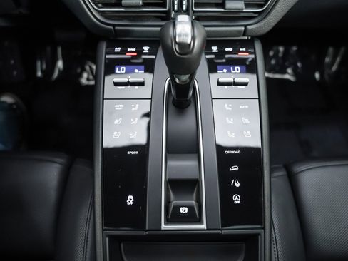 Certified 2022 Porsche Macan w/ Premium Package Plus image 20