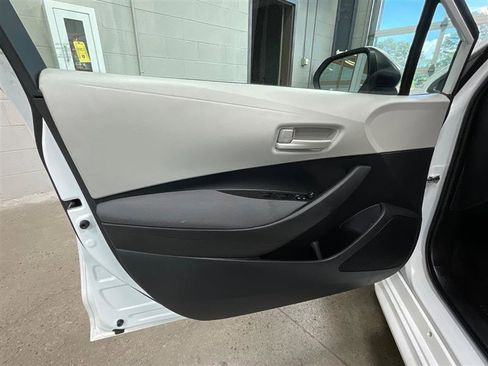 Used 2022 Toyota Corolla LE FWD image 10