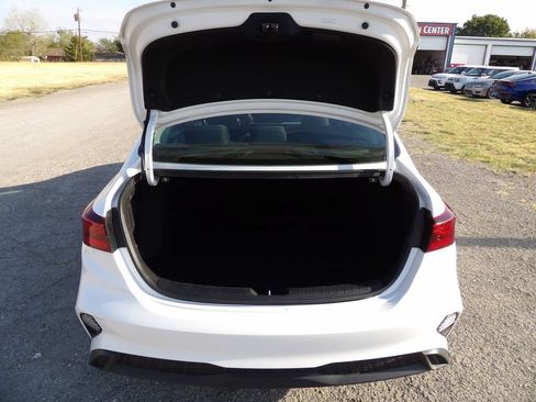 Used 2024 Kia Forte LXS FWD image 9