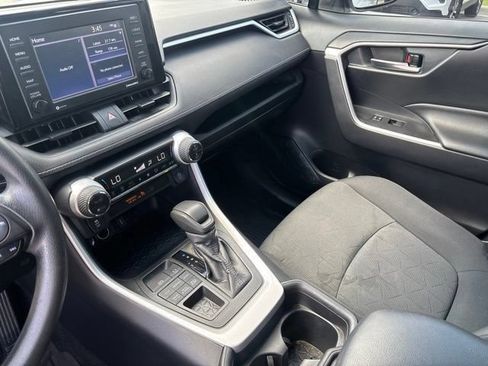 Used 2021 Toyota RAV4 XLE AWD/4WD image 28