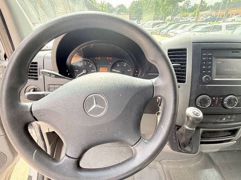 Used 2015 Mercedes-Benz Sprinter 2500 image 42