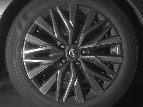 Used 2025 Nissan Altima 2.5 SV FWD image 15