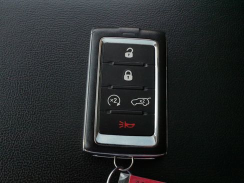 Used 2023 Jeep Grand Cherokee L Limited w/ Black Appearance Package AWD/4WD image 31