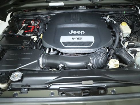 Used 2015 Jeep Wrangler Sport w/ Quick Order Package 24S AWD/4WD image 18