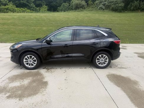 Used 2022 Ford Escape SE w/ Cold Weather Package FWD image 1