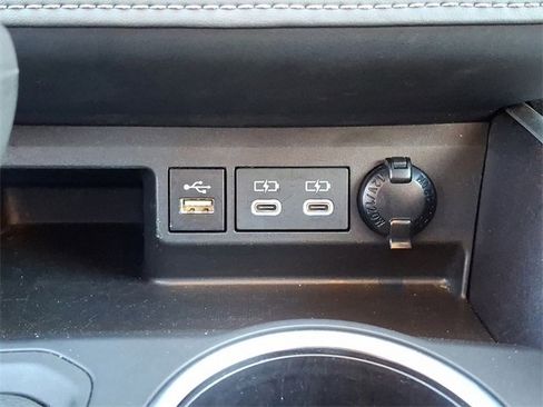 Certified 2024 Toyota Highlander XLE image 18