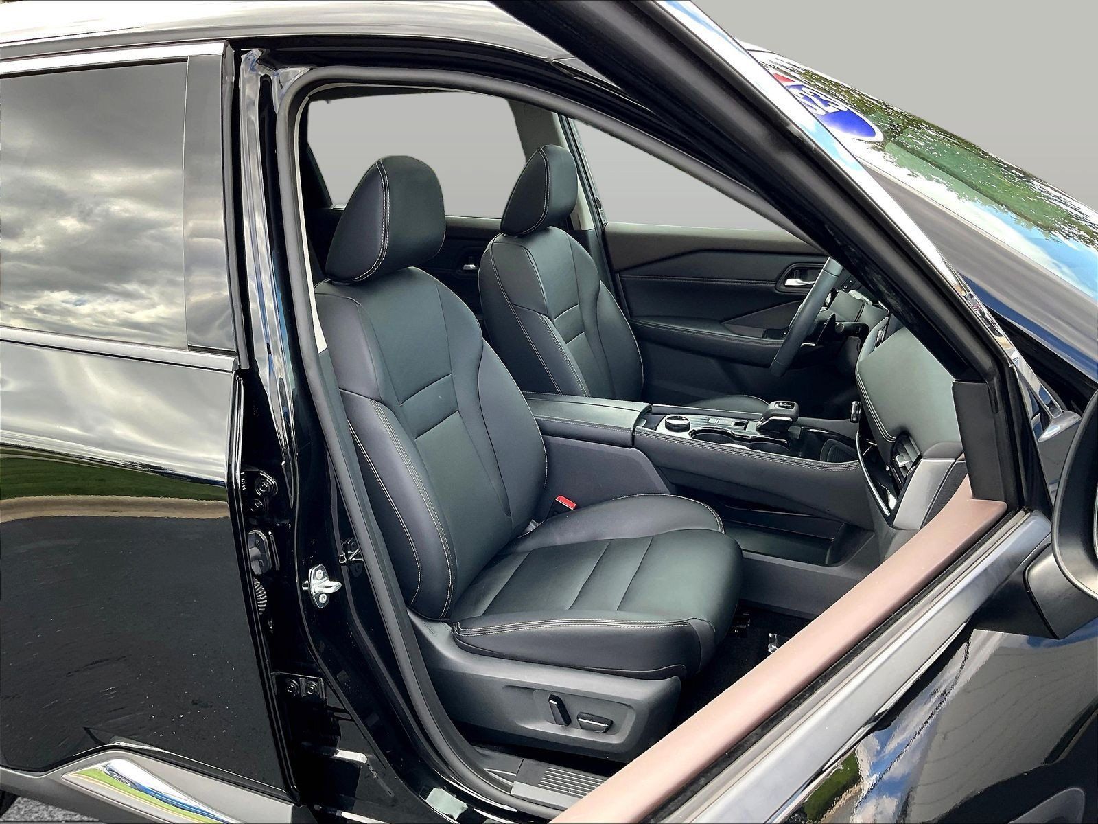 Certified 2023 Nissan Rogue SL w/ SL Premium Package AWD/4WD image 32