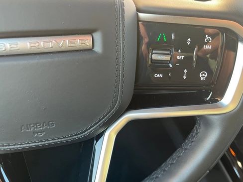 Used 2025 Land Rover Range Rover Sport SE image 17