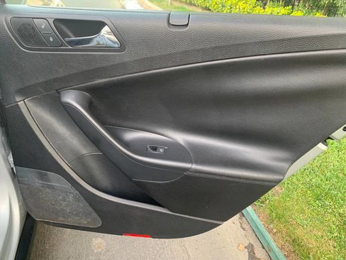 Used 2008 Volkswagen Passat 2.0T image 25