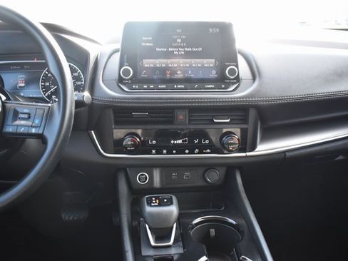 Used 2023 Nissan Rogue SV image 17