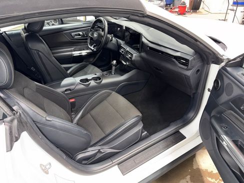Used 2024 Ford Mustang Convertible RWD image 14