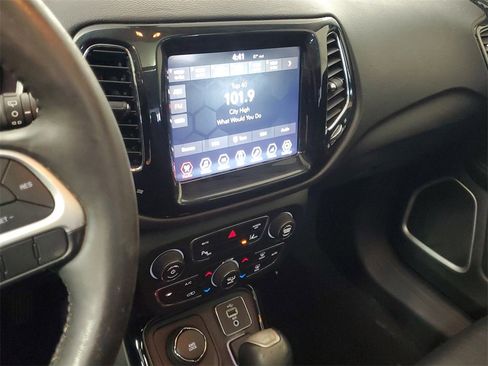 Used 2017 Jeep Compass Limited image 18