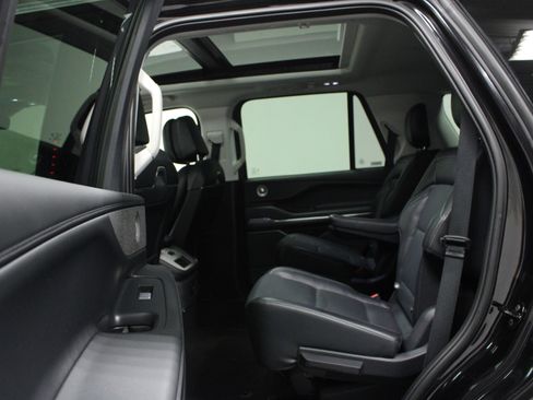 Used 2025 Lincoln Navigator Reserve AWD/4WD image 13