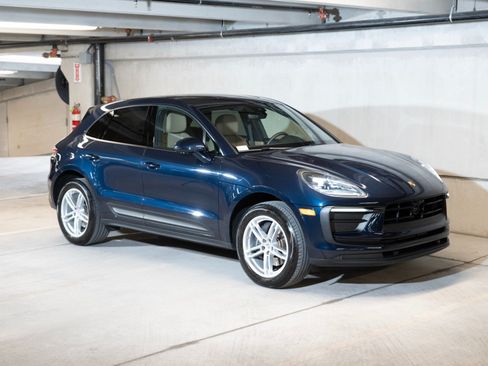 Certified 2023 Porsche Macan AWD/4WD image 7