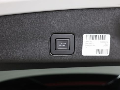 Used 2024 Chevrolet TrailBlazer LT w/ Convenience Package FWD image 28