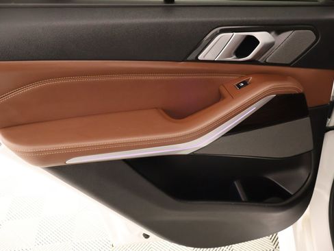 Used 2019 BMW X5 xDrive50i w/ M Sport Package image 19