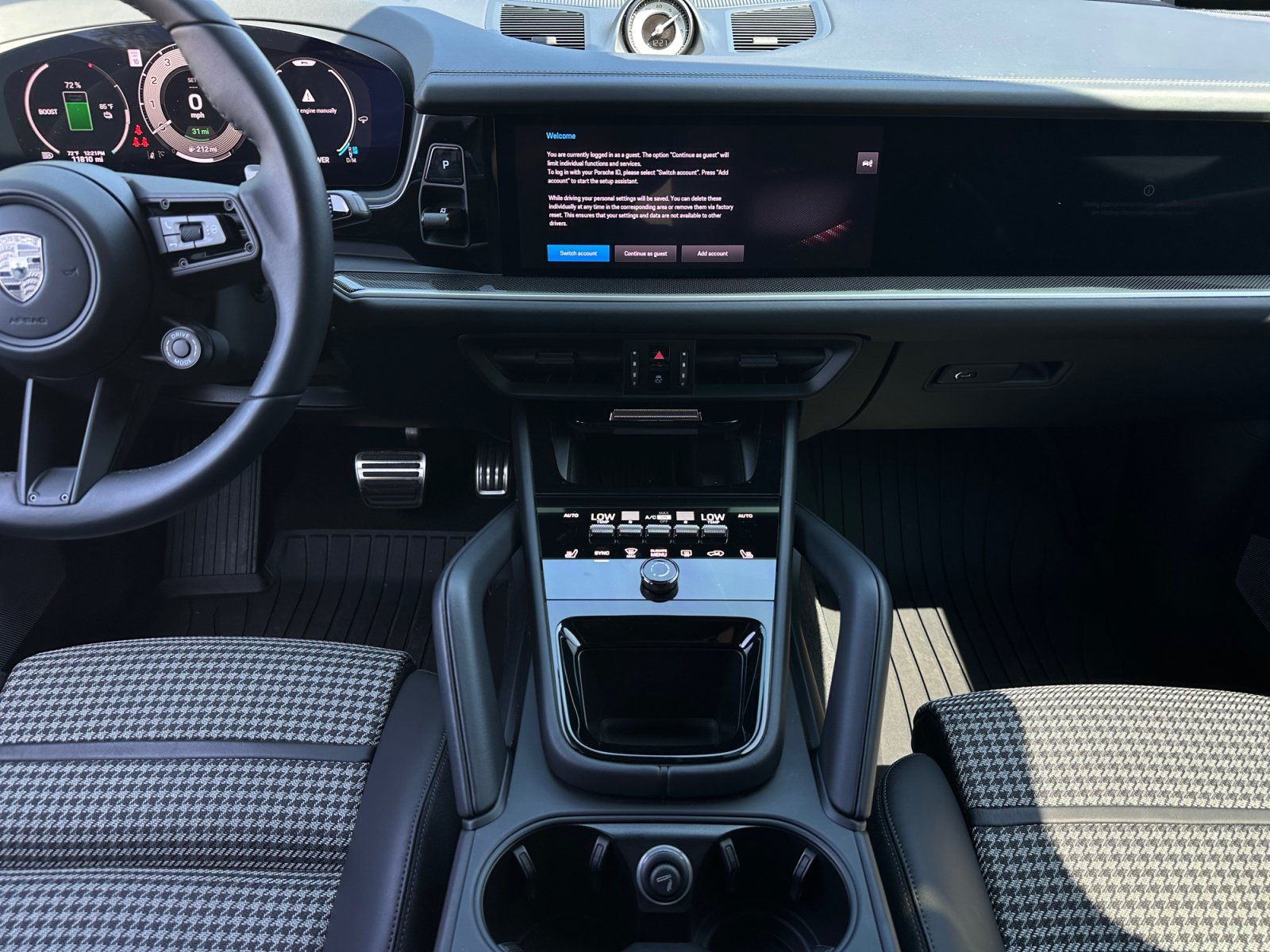 Used 2025 Porsche Cayenne Turbo AWD/4WD image 18