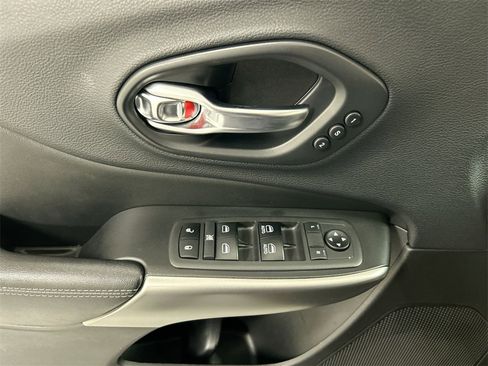 Used 2019 Jeep Cherokee High Altitude image 11