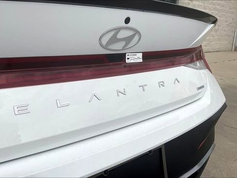 New 2025 Hyundai Elantra SEL image 18