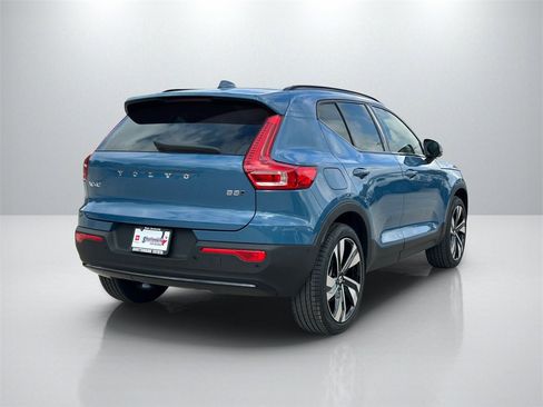Used 2025 Volvo XC40 B5 Ultra w/ Protection Package image 5