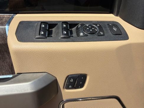 Used 2017 Ford F250 Lariat w/ Lariat Value Package AWD/4WD image 23