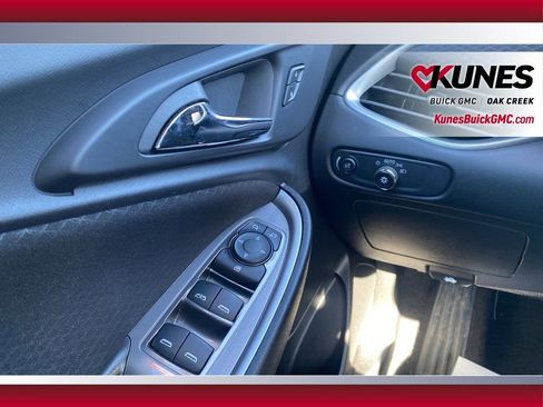 Used 2025 Chevrolet Malibu LT image 21