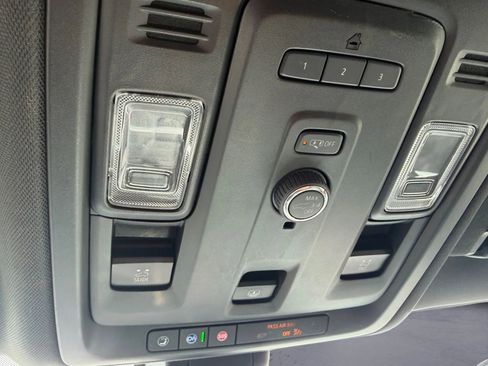 Used 2022 Chevrolet Suburban Z71 AWD/4WD image 22