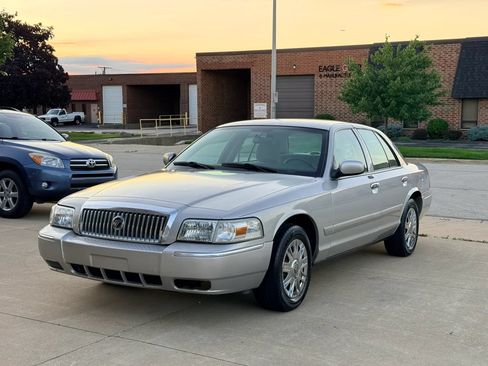 Used 2008 Mercury Grand Marquis GS RWD image 1