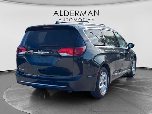 Used 2018 Chrysler Pacifica Touring-L Plus w/ Advanced Safetytec Group FWD image 5