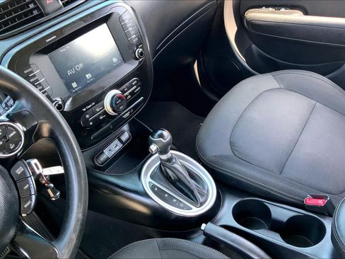 Used 2018 Kia Soul + FWD image 16