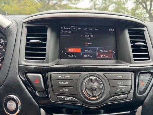 Used 2018 Nissan Pathfinder SV image 54