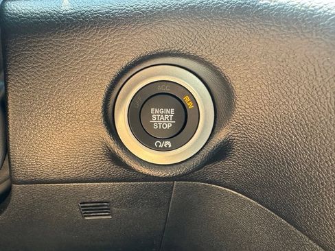 New 2027 Chrysler Pacifica Select FWD image 25