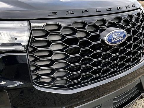 Certified 2025 Ford Explorer ST image 29