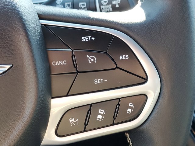 Used 2025 Chrysler Pacifica Select FWD image 16