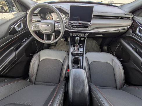 Used 2025 Jeep Compass Trailhawk AWD/4WD image 15