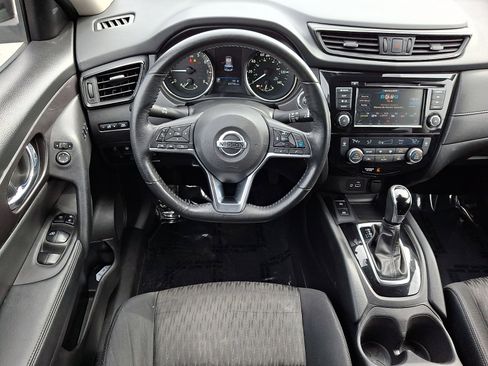 Used 2019 Nissan Rogue SV w/ Premium Package image 11