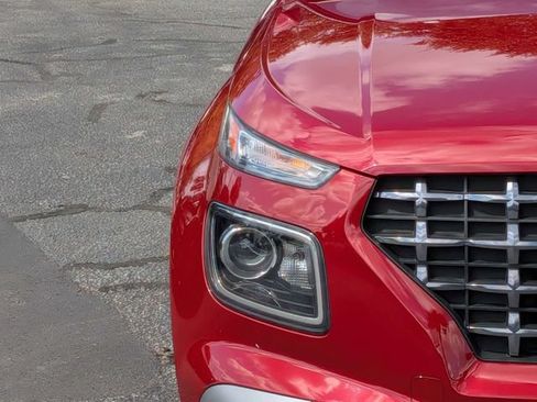 Used 2025 Hyundai Venue SEL FWD image 11