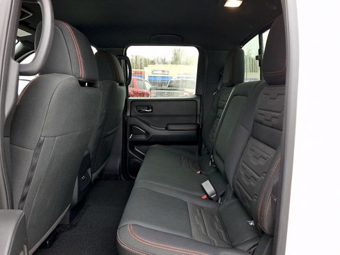 Used 2025 Nissan Frontier PRO-4X image 10
