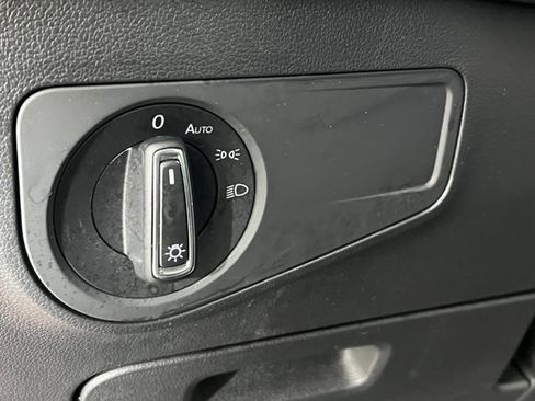 Used 2022 Volkswagen Tiguan SE image 16