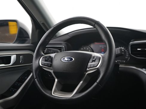 Used 2023 Ford Explorer XLT w/ XLT Sport Appearance Package AWD/4WD image 15