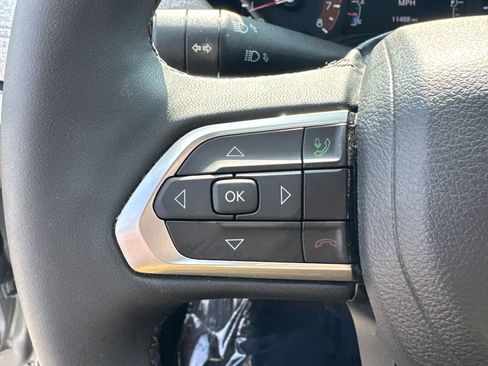 Used 2025 Jeep Compass Latitude image 25