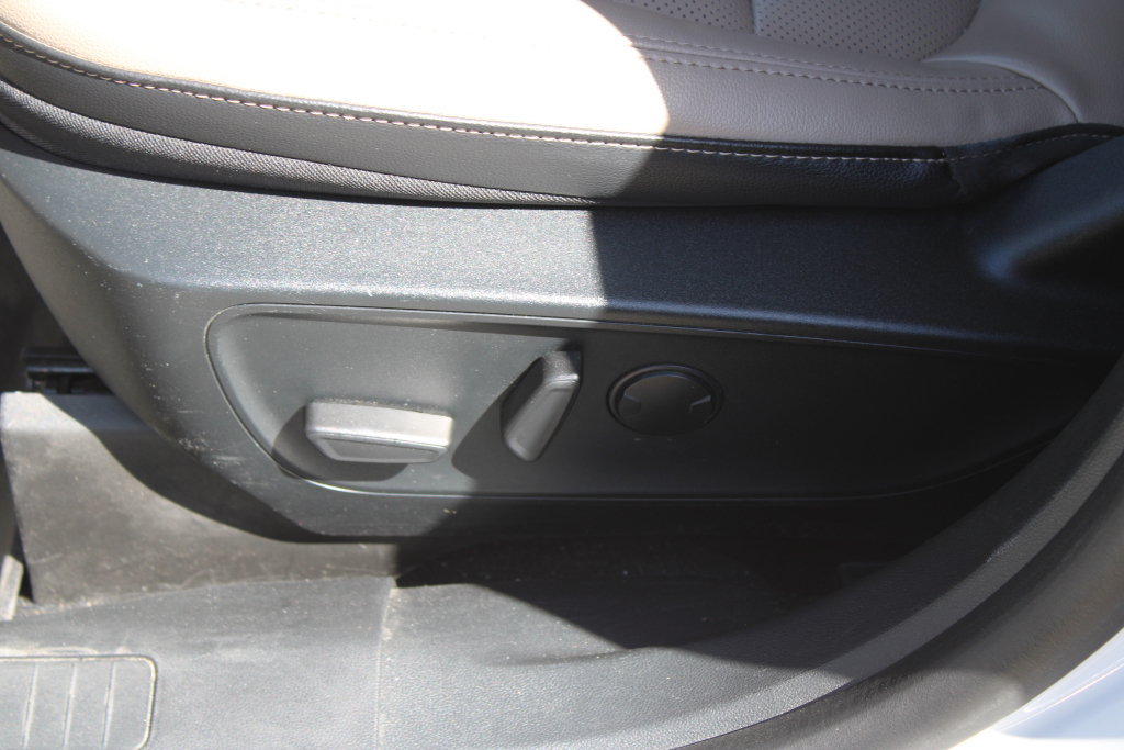 Used 2021 Ford Escape Titanium w/ Class II Trailer Tow Package FWD image 16