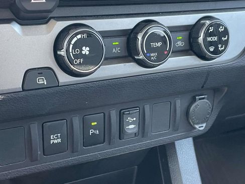 Used 2017 Toyota Tacoma SR5 w/ Tow Package image 18