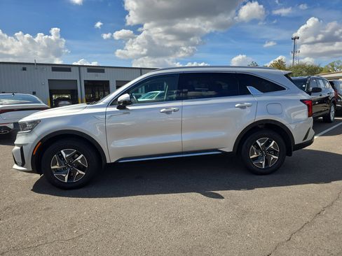 Certified 2023 Kia Sorento EX image 5