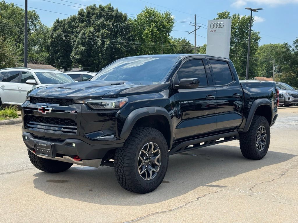 Used 2025 Chevrolet Colorado ZR2 AWD/4WD image 9