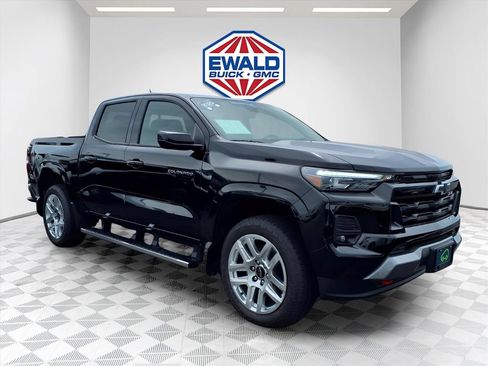 Certified 2025 Chevrolet Colorado Z71 w/ Technology Package AWD/4WD image 2