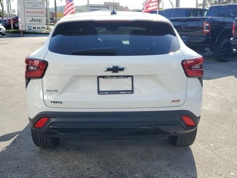 Used 2024 Chevrolet Trax RS image 6
