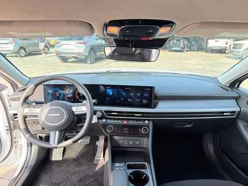 Used 2025 Hyundai Sonata SEL FWD image 4