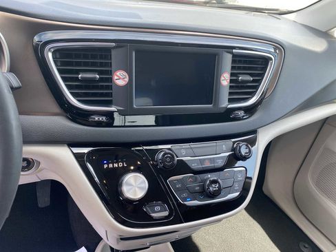 Used 2023 Chrysler Voyager LX FWD image 16