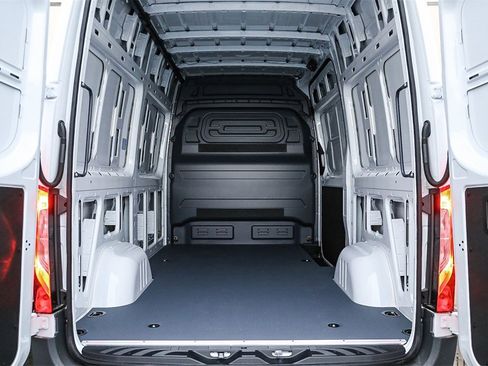 New 2025 Mercedes-Benz Sprinter 2500 image 24